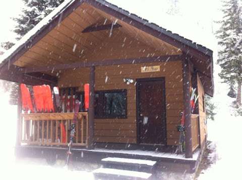 SilverTip Lodge & Heli-Skiing